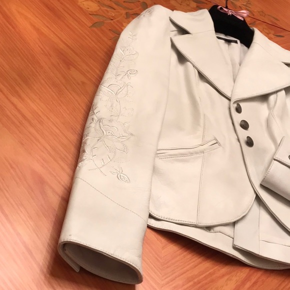 Bebe 100%Genuine Leather embroidered white blazer jacket Sz.XS - Picture 8 of 16